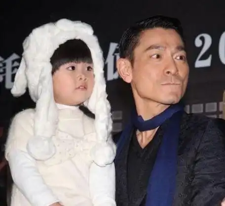 朱丽倩怀上二胎?刘德华当场否认,57岁的他怕是心有余而力不足