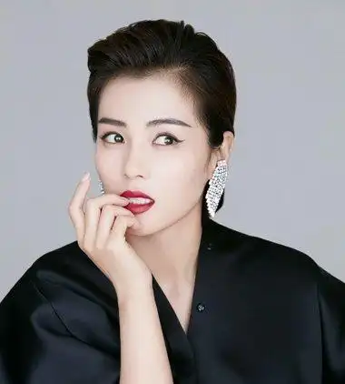 有美人尖适合什么短发 美人尖女生短发发型