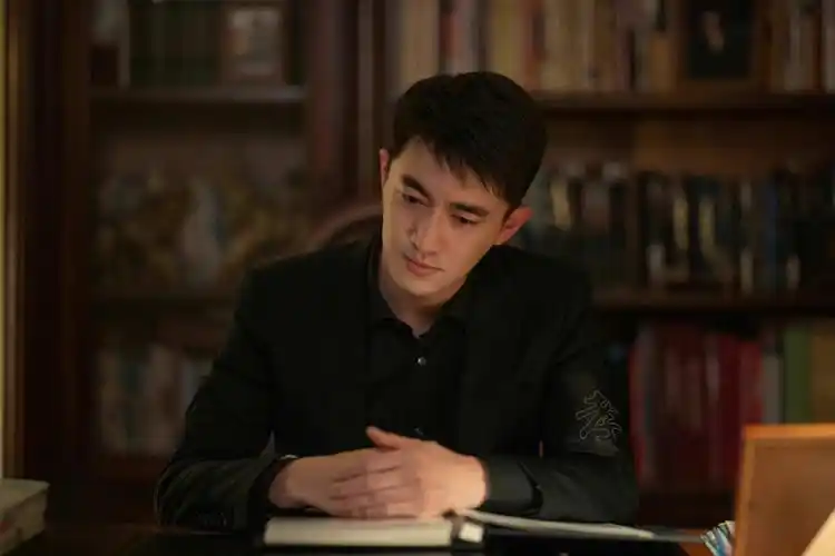 林更新《请叫我总监》哭戏获赞 陆既明看父亲剪报悲痛大哭|请叫我总监