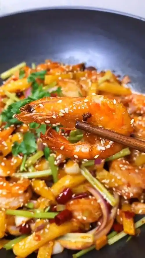 先马后看厨房小白也能做的香辣干锅虾鲜香美味超简单下饭