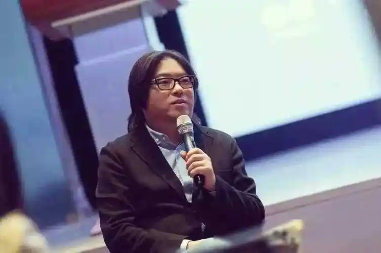 曾因言论被封杀后整容成瘾的高晓松现状唏嘘不已