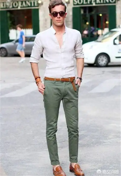 男生穿白衬衫该怎样搭配裤子和鞋子?-第15张图片-雅致宣传网