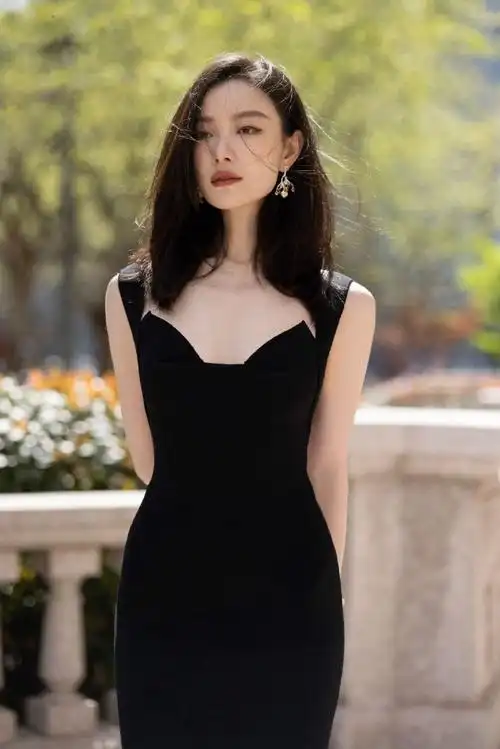倪妮的直角肩##倪妮黑色鱼尾礼服