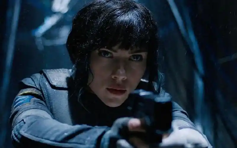 寡妇斯嘉丽约翰逊 /b>实力演绎美艳超能战士 科幻电影《攻壳机动队》