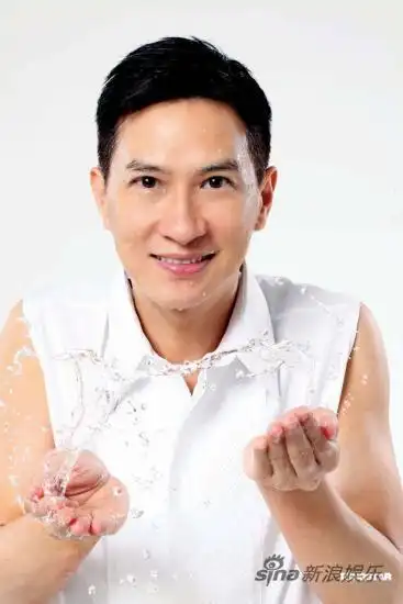 张家辉代言美容产品 请合作美少女喝茶[组图]