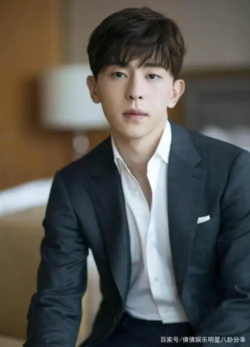 王俊凯,李易峰,蔡徐坤,吴亦凡,邓伦,五位男明星穿西装太帅了