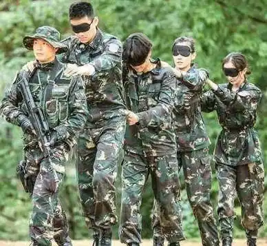 《真男2》杨幂不顾形象啃鸡腿,嘉宾们猎人集训签生死协议!