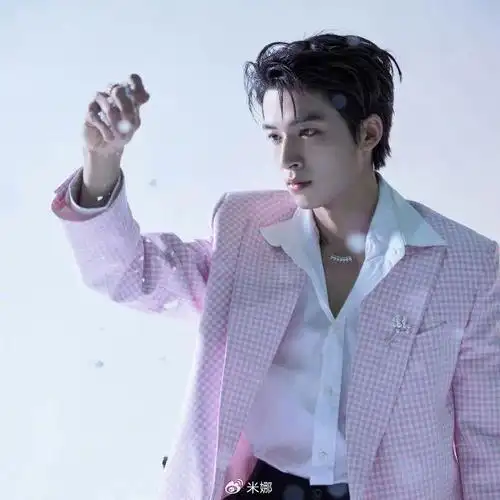 男生穿粉色也超酷