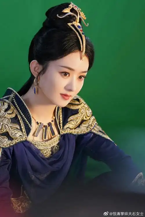 赵丽颖的脸比小朋友还小