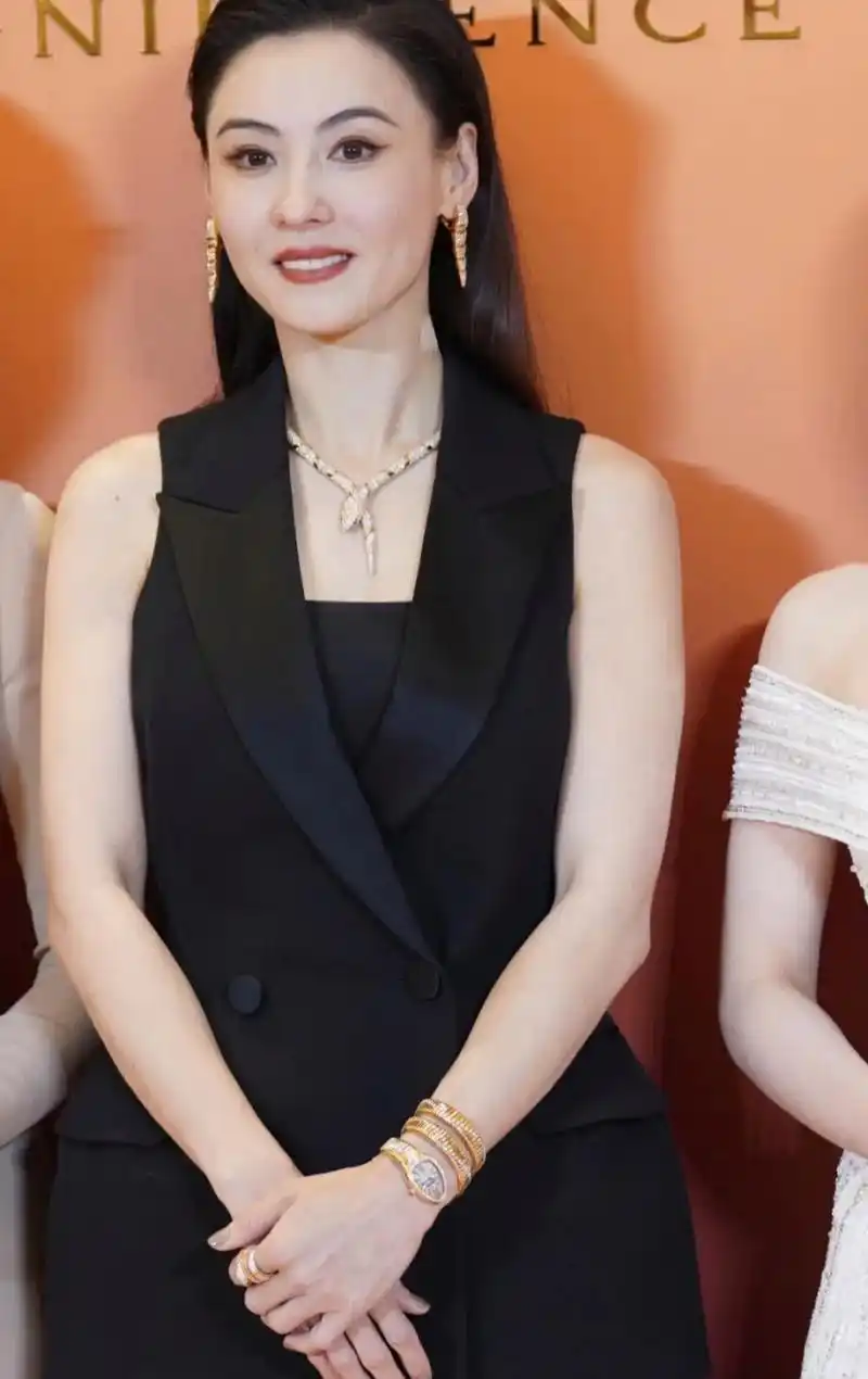 看过张柏芝年轻时照片都知道是数一数二的美女,现在虽然多了岁月的