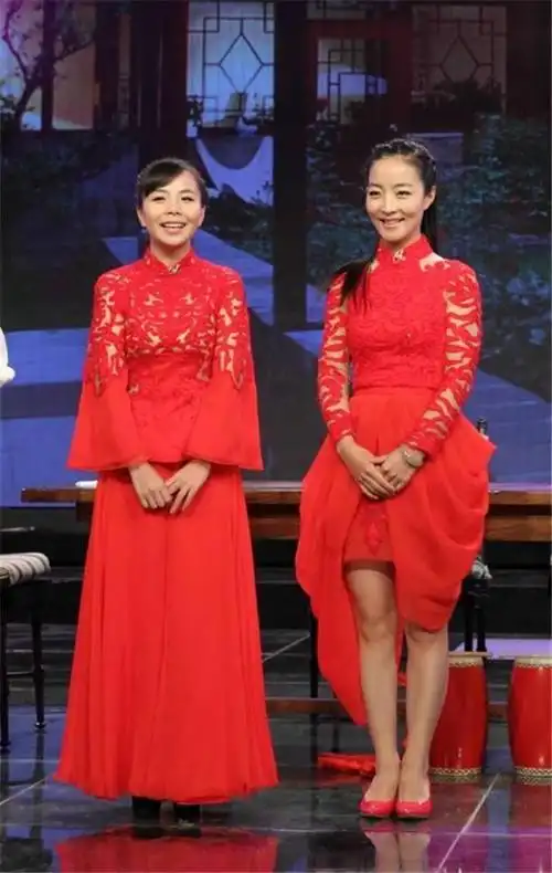 王二妮全家照父母很朴实老公高大帅气姐妹俩共用一张脸