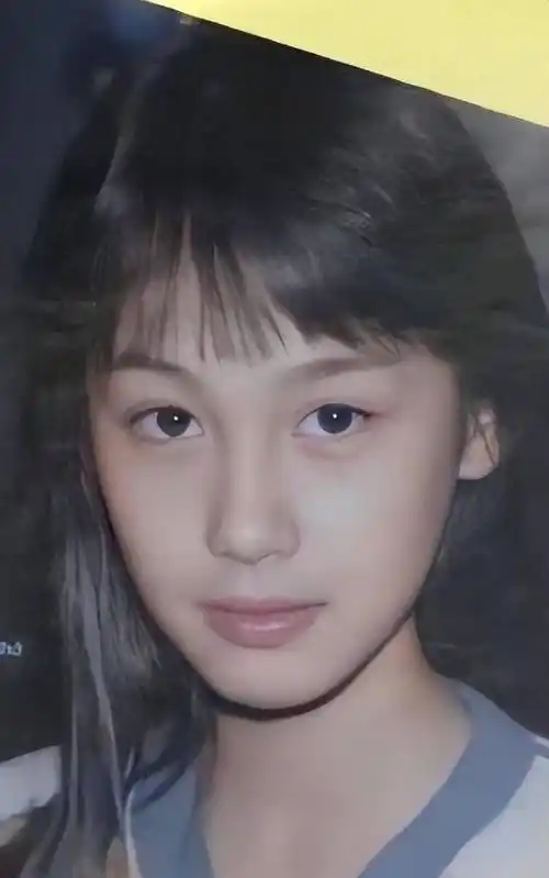 隐居深山老屋,开97年老车,被黄贯中宠爱的朱茵,活得比谁都自在_周星驰