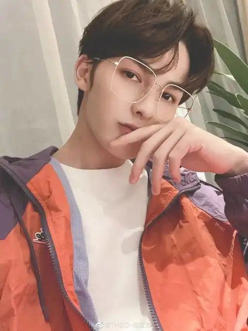 男生如何自拍才帅气?