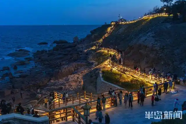 燕儿岛山公园海滨木栈道成青岛新"网红"打卡地 快去逛逛吧