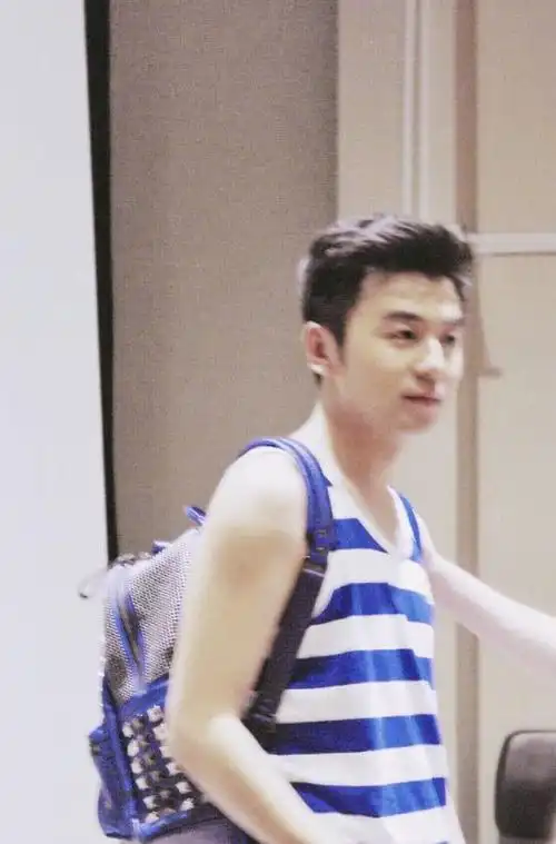 沈腾,雷佳音,黄磊,这几个都是如此,年轻时候这得迷倒多少女生呢?