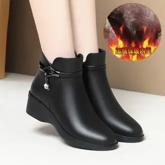 卓迷百丽妈妈鞋棉鞋秋冬季新款女士短靴子坡跟软底加绒大码防滑中老年