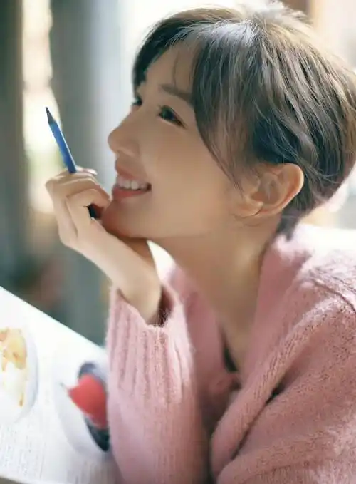 女星毛晓彤写真集:秀丽清秀,甜美靓丽