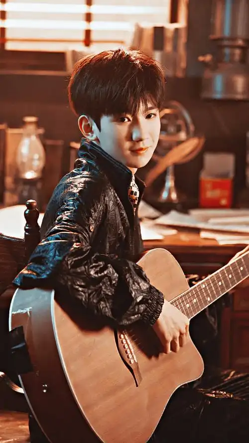 王源2022时和岁暖##王源ins晒环湖骑行