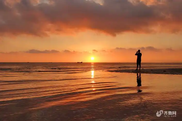 蓝天白云彩霞日出 夏日烟台海景美如画