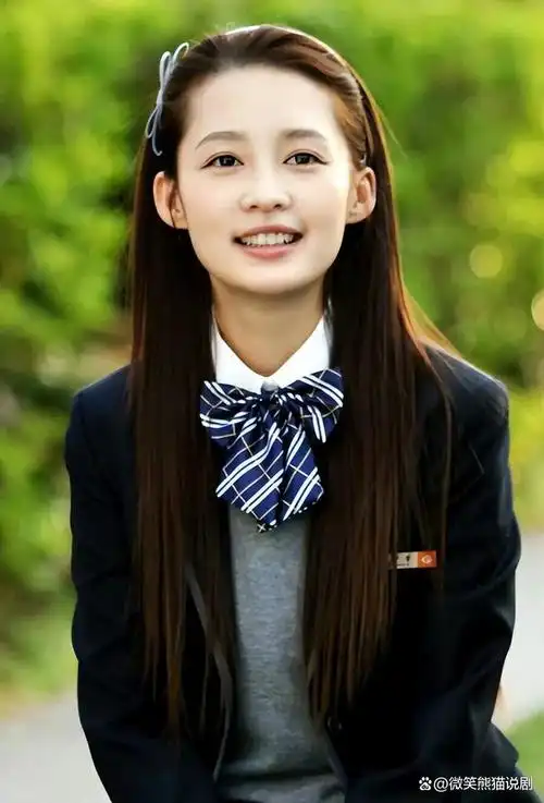 当她们穿上校服之后,也是风格各异,以下有27位女明星的校服造型,你最