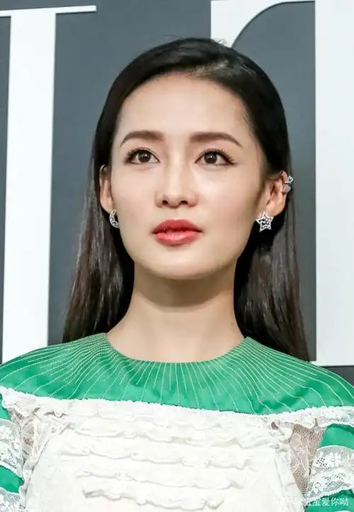 李沁长相甜美的她,美丽动人,气质满满,有颜值有演技!