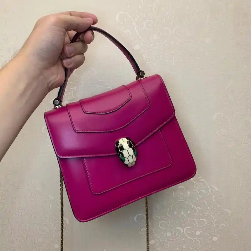 宝格丽baogeli包包.宝格丽玫粉色小号蛇头风琴包,成色全 - 抖音