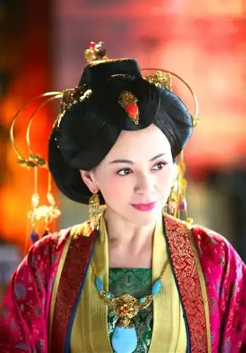 王琳倾世皇妃造型华美入驻深宫勾心斗角