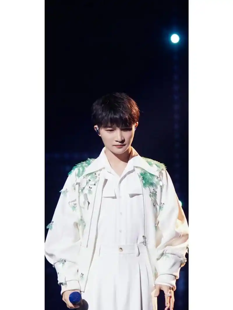 周深壁纸315663156601566神在歌唱 #周深加盟晚八点歌会