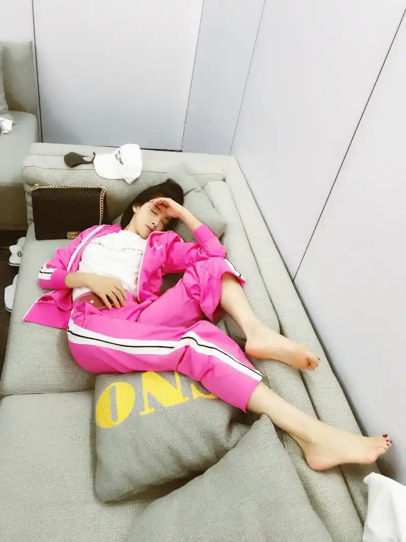 宋茜光脚丫写真精选