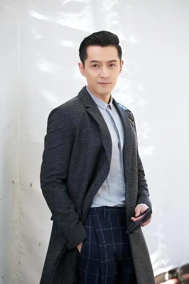 胡歌:演艺圈的璀璨明星,市场潜力与持续影响力分析 胡歌,作为华语影视