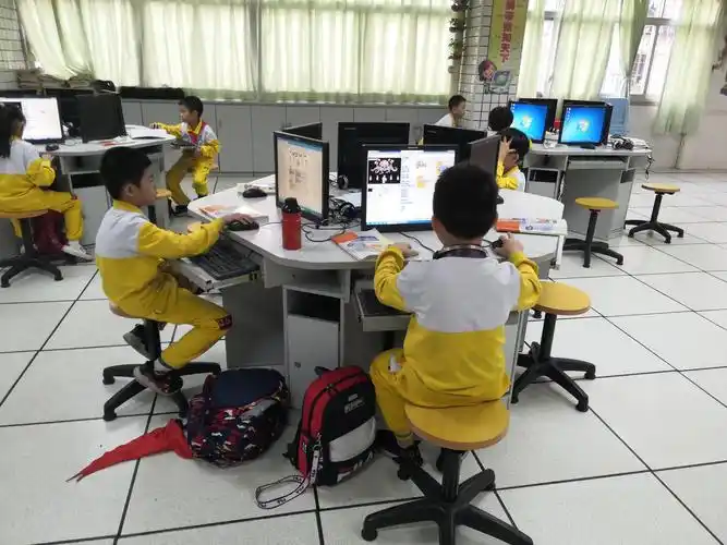 11.11大沙头小学西校区电脑编程第八节课课堂总结