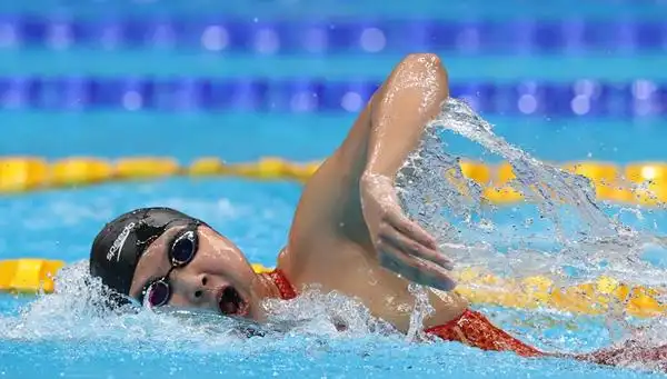 7月28日,中国选手王简嘉禾在女子1500米自由泳决赛中.