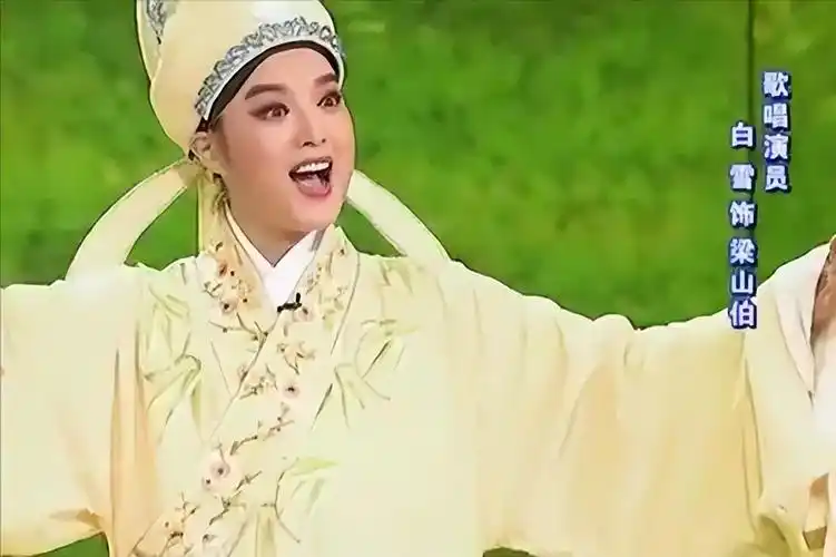 歌手白雪38岁与富豪离婚二婚嫁给小八岁东北小伙如今怎样了