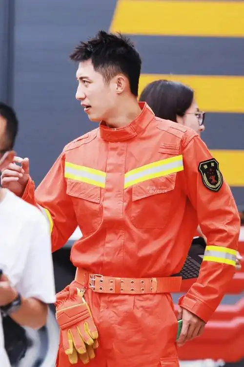 提到娱乐圈服兵役第一人,应该第一个想到的都是黄景瑜吧!