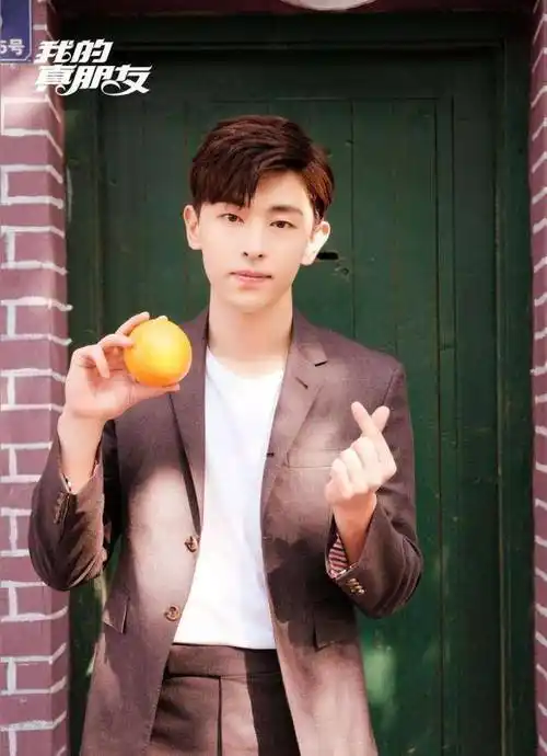 当然也有人劝着说别吃了,再吃要胖了,而邓伦工作室方面则也宽慰大家说