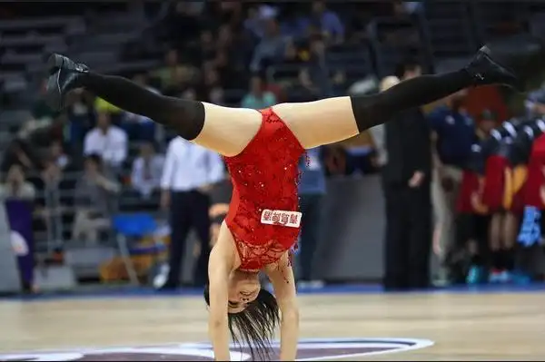 cba篮球宝贝一字马谁最惊艳