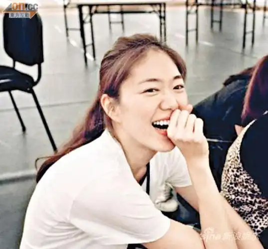 何韵诗公开同性恋身份 邓九云留言挺何韵诗