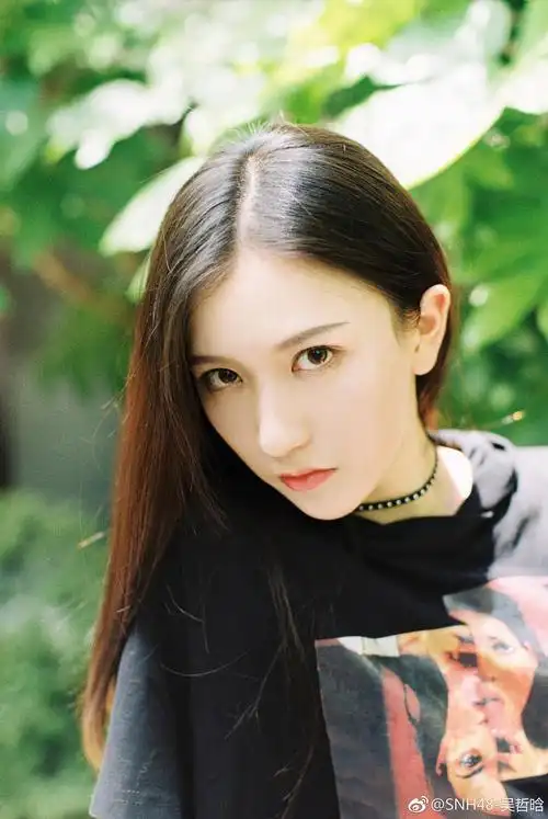 个人写真吴哲晗in户外