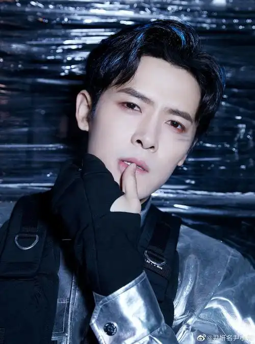 付辛博一公造型已更新最新帅图