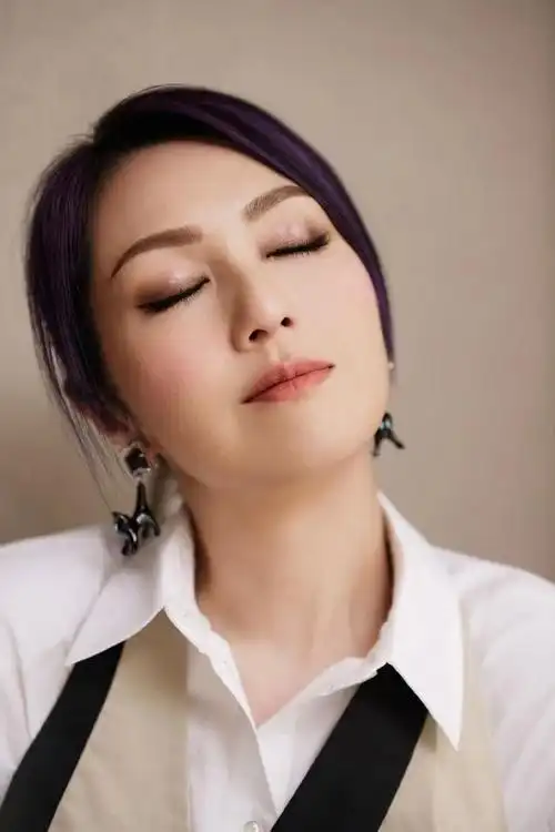 杨千嬅唱歌唱成了歌迷握手会##杨千嬅百人合唱花好月圆夜