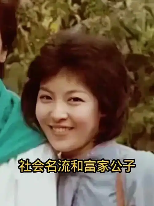 80年代,年轻时期的向太陈岚与向华强的合影