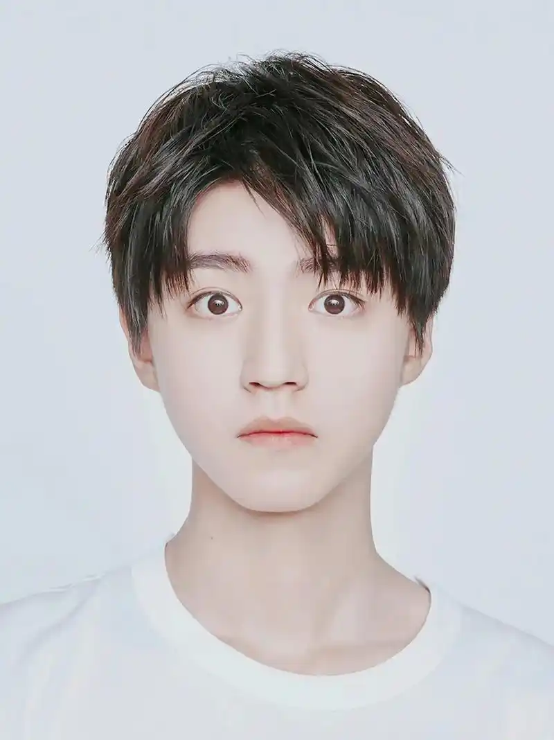 王俊凯让人心动的n个瞬间#证件照 "拿下他