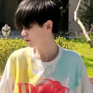 清秀阳光帅气男生自拍-男生头像 - 壁纸之家