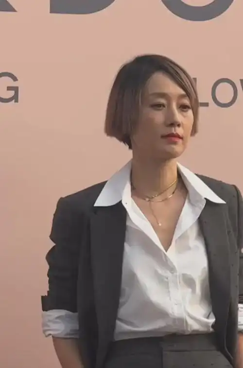 马伊琍大胆尝试新发型,被网友吐槽太显老,新造型一言难尽