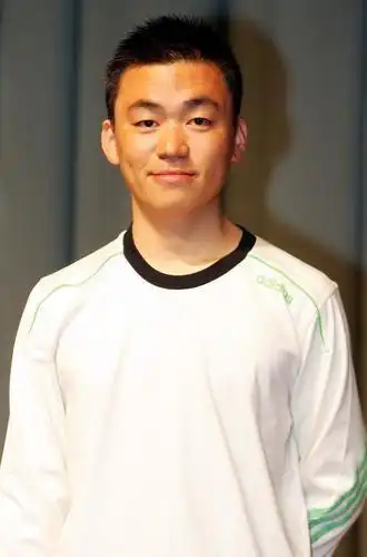 王宝强"被艳照"名誉受损 经纪公司声明谴责