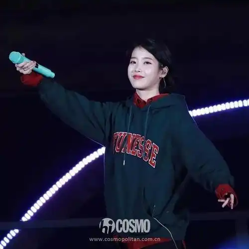 iu李知恩吴宣仪方敏雅有健身习惯的小伙伴不妨直接把卫衣套在健身服上