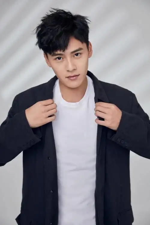 青春剧奋斗吧少年引爆夏日运动系男孩朱致灵热血开球