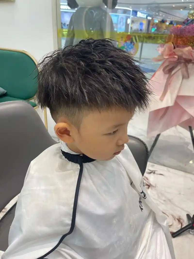 开学前的烫发～很给力哦.绝对回头率超高.超适合小男生