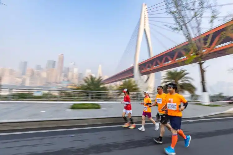 既赚人气又赚钱重庆马拉松做对了什么