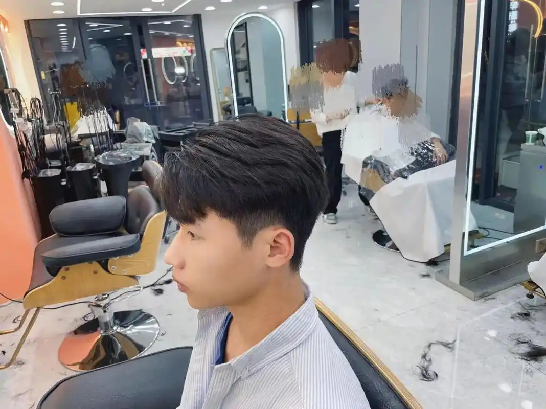 男生必看的发型这款侧背修饰脸型效果很 - 抖音